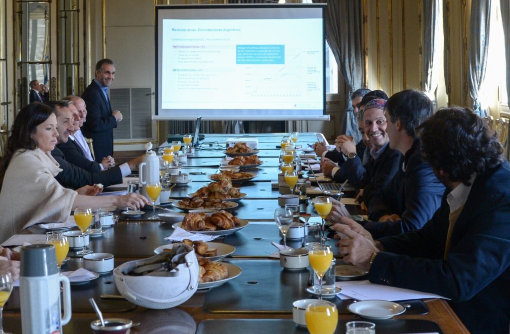 Foto de la reunión de la Comisión Nacional de Cambio Climático. Foto: Prensa del Ministerio de Ambiente y Desarrollo Sustentable. 