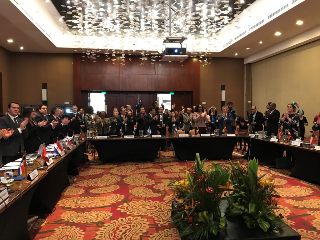 Los representantes de América Latina y el Caribe celebran la sanción del acuerdo del Principio 10