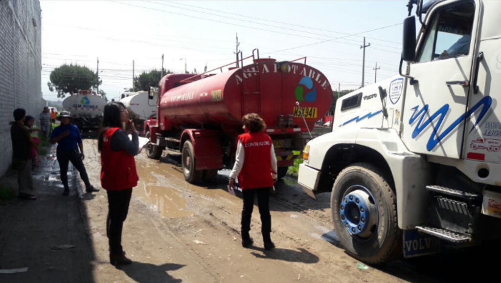 Cisternas de distribución de agua potable en Perú. Foto: ContraloriaPeru. Licencia: CC BY NC SA 2.0