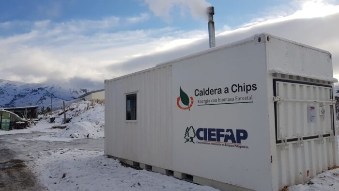 la «biomasa», un tipo de energía que proviene de materia prima de origen biológico como desechos forestales y/o agrícolas.