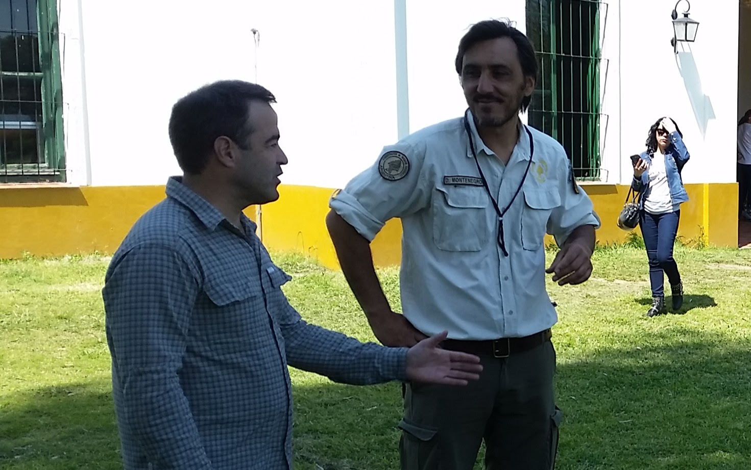 Emiliano Ezcurra, vicepresidente de la Administración de Parques Nacionales y Damián Montenegro, guardaparque del Parque Nacional Ciervo de los Pantanos. Foto: Damián Profeta. Licencia: CC BY-NC 2.0.