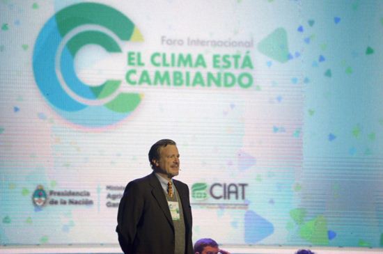 Pablo Canziani, investigador del CONICET, durante su charla sobre el cambio climático y la industria vitivinícola - Foto: MAGyP.
