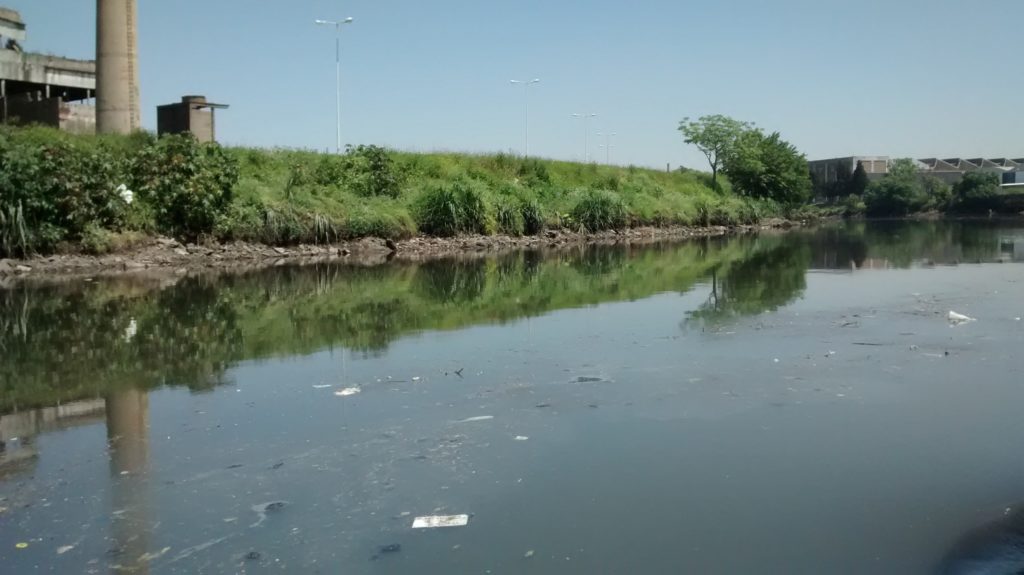 Las aguas contaminadas del Riachuelo. Foto: Damián Profeta. Licencia CC BY 2.0.