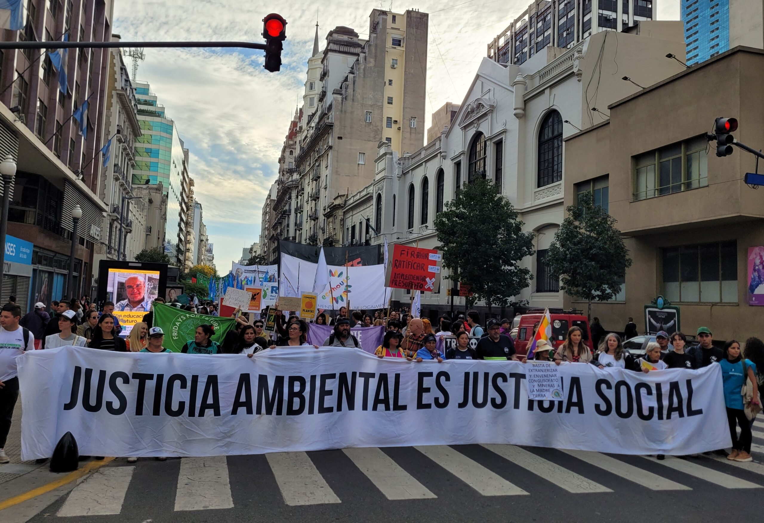 Marcha por Justicia Ambiental en el marco de la COP2 del Acuerdo de Escazú en Buenos Aires.
